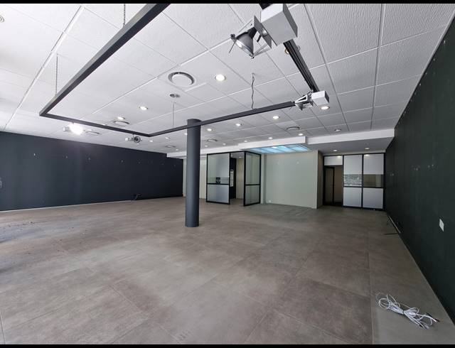 2,982M² SHOWROOM TO LET IN SANDTON CENTRAL